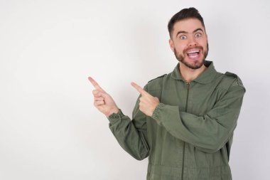 Kopyalama alanındaki MODEL noktaları reklam için doğru yönü gösterir