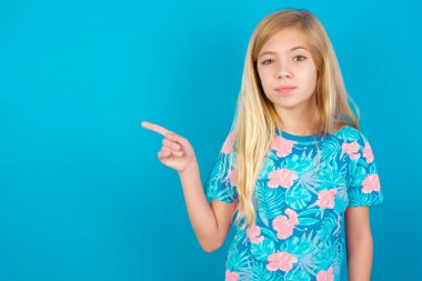 Modeller boş alandaki kenarları gösteriyor. Halk ve tanıtım konsepti