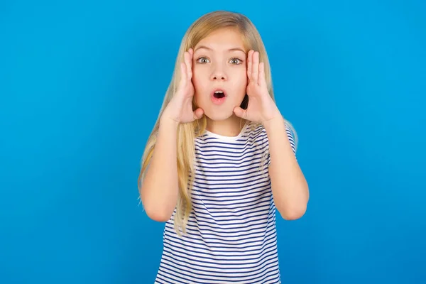 Caucasian Kid Scared Expression Keeps Hands Head Jaw Dropped Has — Stock Photo, Image