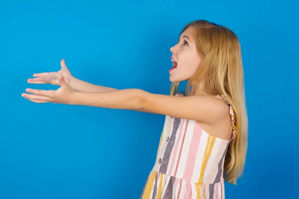 Funny Astonished Caucasian Kid Girl Wearing Dress Blue Wall Look — Stock Photo, Image
