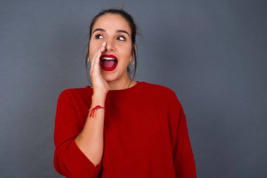 Genç İspanyol kadın inanılmaz özel haberler duydu. Çığlık paylaşımı etkiledi.