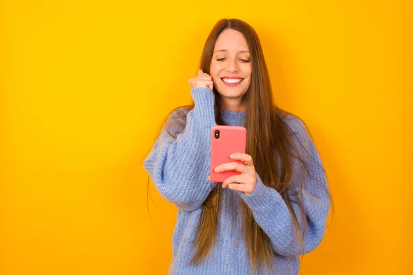 Joyous Young Woman Poses Mobile Phone Device Types Text Message — Stock Photo, Image