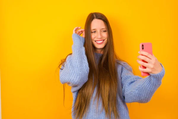 Young Woman Smiling Taking Selfie Ready Post Her Social Media — Stock Photo, Image