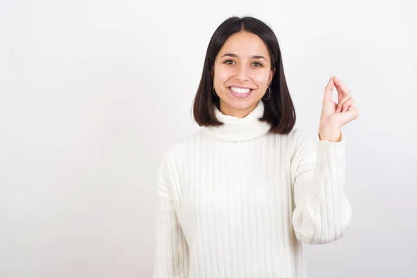 Genç Esmer Kadın Elini Göstererek Çin Işaret Diliyle Harfinde Yedi — Stok fotoğraf