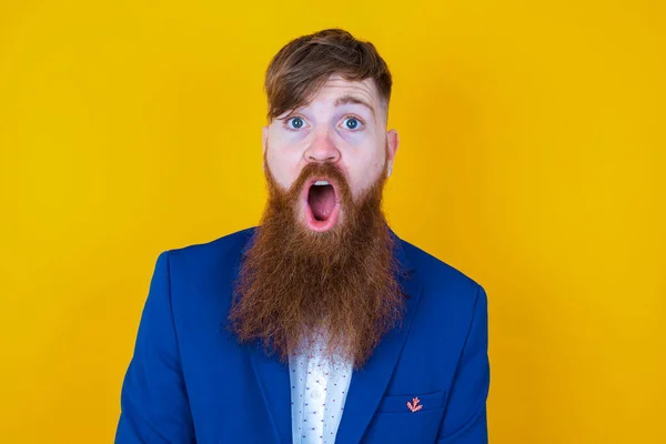 Joven Barbudo Con Barba Bigote Que Parece Sorprendido Sorprendido Sorprendido —  Fotos de Stock