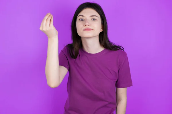 Νεαρή Μελαχρινή Γυναίκα Θυμωμένος Gesturing Τυπική Ιταλική Χειρονομία Χέρι Κοιτάζοντας — Φωτογραφία Αρχείου