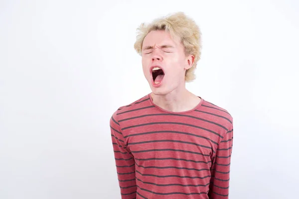 Young Blond Man Angry Mad Screaming Frustrated Furious Shouting Anger — Φωτογραφία Αρχείου