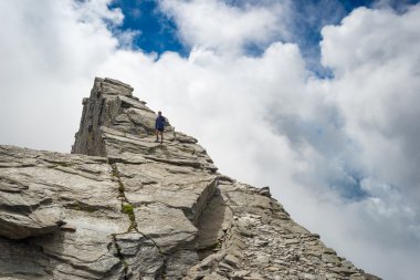 Ücretsiz dağcılık dik kayalık yamaç