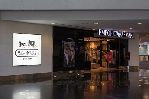 Sklepie Emporio Armani w Miami International Airport — Zdjęcie stockowe