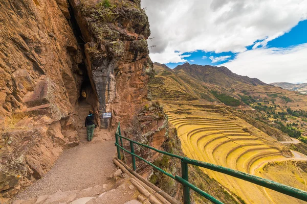 Explorando senderos y terrazas incas de Pisac, Perú — Foto de Stock