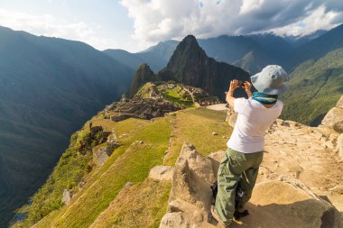 Machu Picchu smartphone ile fotoğraf çekimi