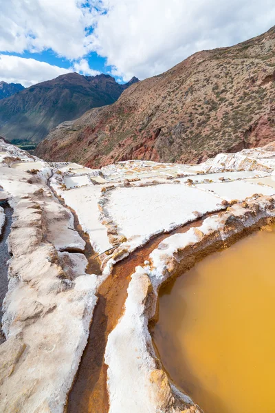 Glowing white salt pans on the Peruvian Andes — Stock Photo, Image