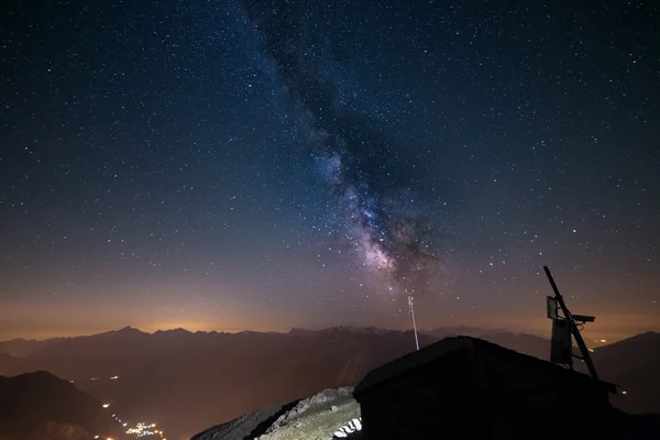 Млечный Путь, наблюдаемый с высоты в Альпах Стоковое Изображение