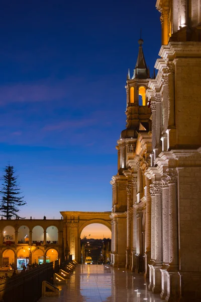 Arequipa, Perù: Piazza principale e Cattedrale al tramonto — Foto Stock