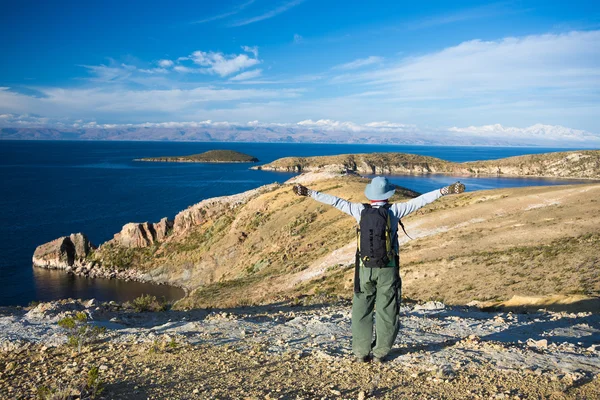 Turista na Ilha do Sol, Lago Titicaca, Bolívia — Fotografia de Stock