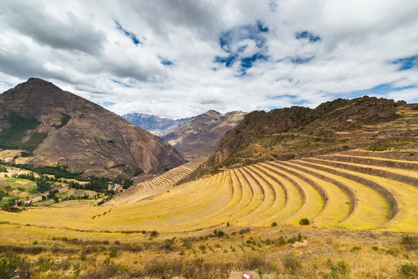 Amplias vistas de terrazas incas en Pisac, Valle Sagrado, Perú —  Fotos de Stock