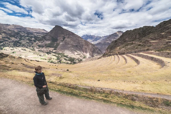 Explorando senderos y terrazas incas de Pisac, Perú — Foto de Stock