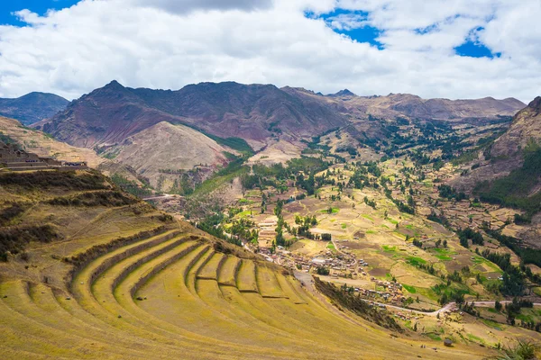 Expanzív kilátás nyílik teraszok inka Pisac, Szent völgy, Peru — Stock Fotó