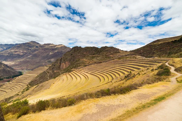 Vista expansiva dos terraços incas em Pisac, Vale Sagrado, Peru — Fotografia de Stock