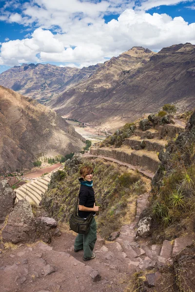 Explorando senderos y terrazas incas de Pisac, Perú — Foto de Stock