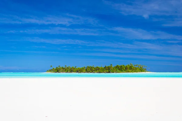 Dreamlike destino de viagem, água azul-turquesa de Aitutaki, Ilhas Cook — Fotografia de Stock