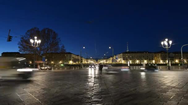 Tráfego no centro de Torino, Itália, noite de 16 de janeiro de 2016 - Vídeo Timelapse — Vídeo de Stock