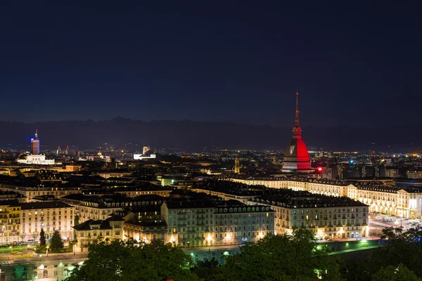 Torino (Turin, Italien), garnet färgade Mole Antonelliana — Stockfoto