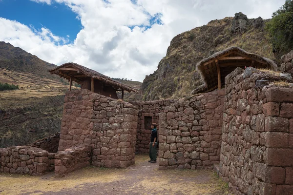 Explorando senderos incas y ruinas de Pisac, Perú — Foto de Stock