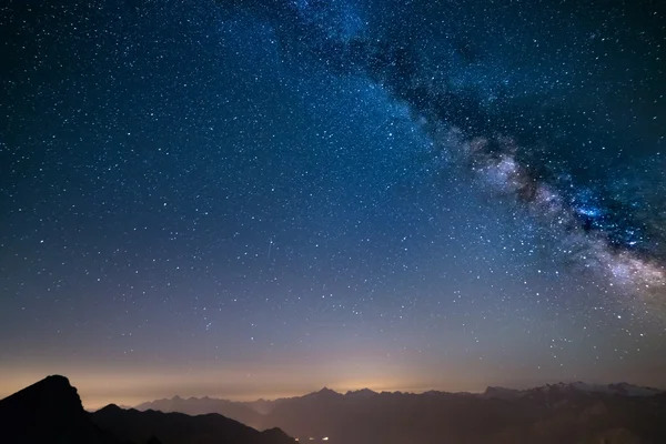 Vía Láctea Brillante y cielo estrellado de los Alpes —  Fotos de Stock