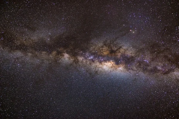 Calea Lactee australă, cu detalii despre miezul său colorat, remarcabil de luminos. Capturat din emisfera sudică . — Fotografie, imagine de stoc
