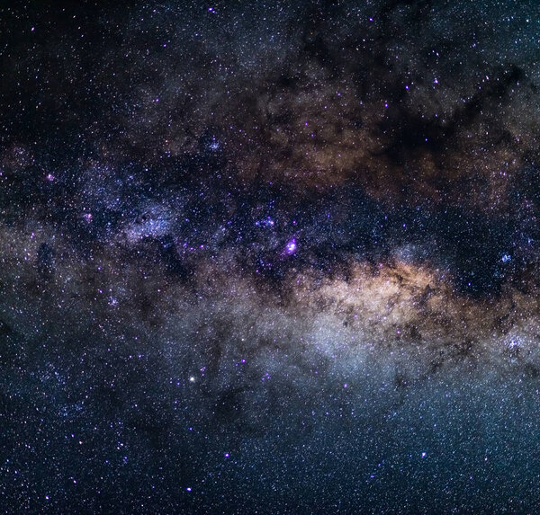 Выдающаяся красота и неповторимость Млечного Пути, с деталями его яркого центра. Телефония.