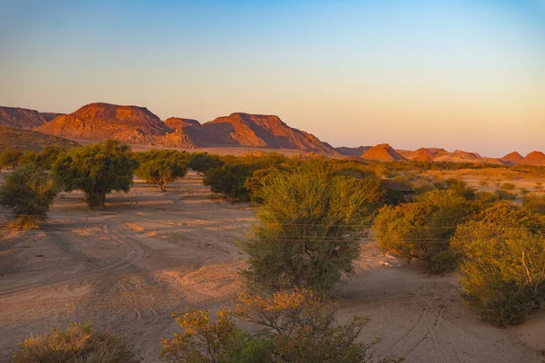 Pôr Sol Colorido Sobre Deserto Namíbia Namíbia África Montanhas Dunas — Fotografia de Stock