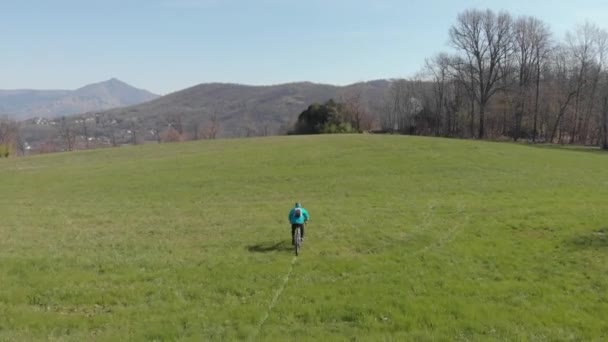 Aerial Man Having Fun Riding Mountain Bike Grass Sunny Day — Stock Video