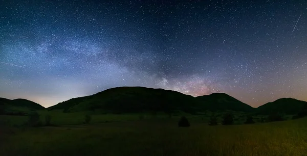 Cielo Nocturno Panorámico Sobre Las Tierras Altas Montelago Marche Italia — Foto de Stock