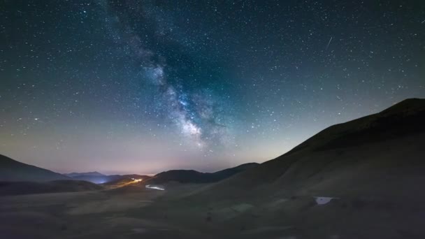 Час Прольоту Нічне Небо Над Нагір Castelluccio Norcia Італія Галактика — стокове відео