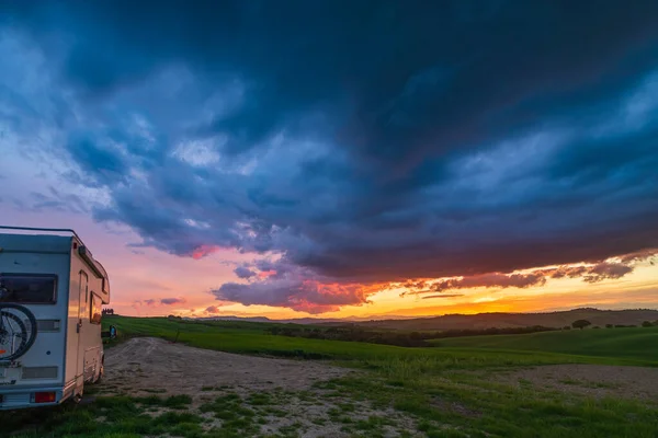 Talya Toskana Orcia Vadisi Ndeki Karavanda Günbatımında Dramatik Bir Hava — Stok fotoğraf