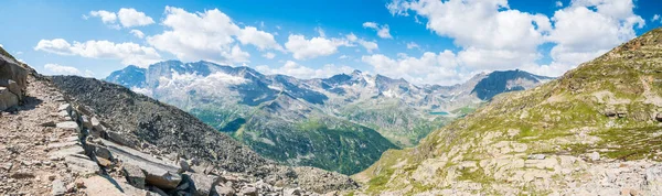 Idyllische Alpenvallei Hoge Hoogte Bergen Schilderachtig Landschap Rotsachtig Terrein Gletsjers — Stockfoto