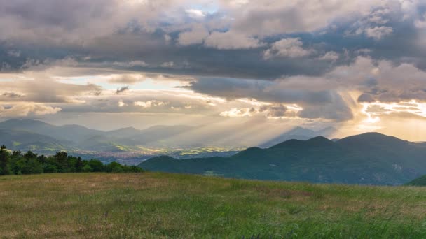 Pan Coucher Soleil Ciel Spectaculaire Sur Ville Fabriano Marches Italie — Video