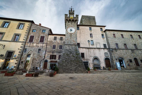 Italiensk Middelalderlige Landsby Detaljer Historiske Sten Torv Gamle Klokketårn Gamle - Stock-foto