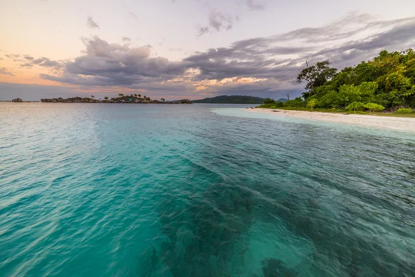 Paesaggio marino al tramonto — Foto Stock