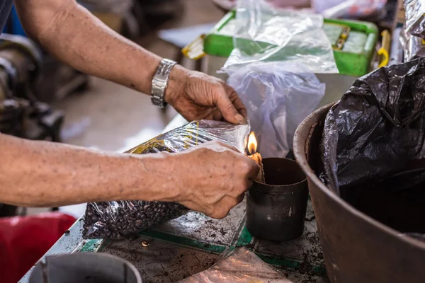 Indonesian black coffee on sell — Stock Photo, Image