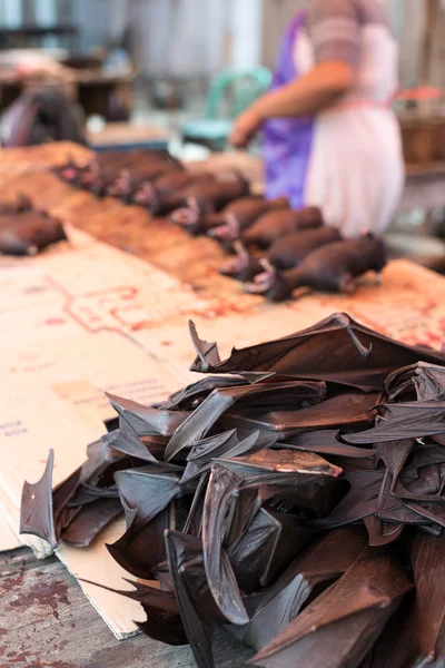 Bat maso na prodej na trhu — Stock fotografie