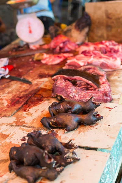 Бет м'ясо продається на ринку — стокове фото