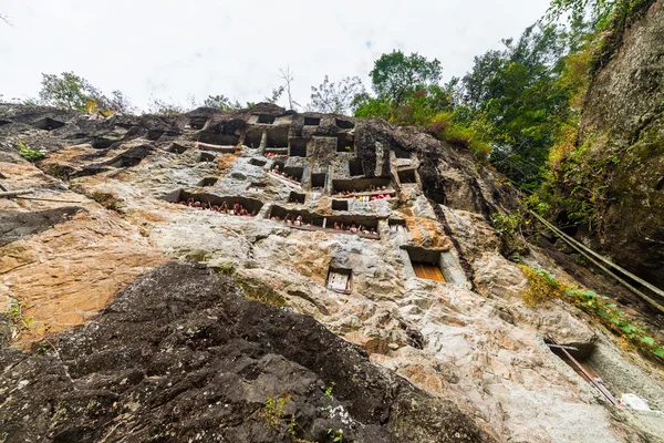 Traditional burial site in Tana Toraja — Stock Photo, Image