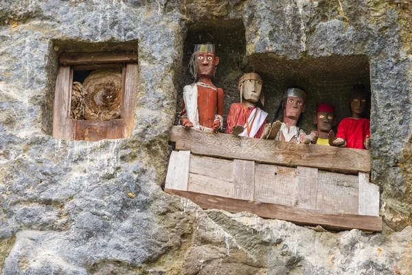 Traditionele begraafplaats in Tana Toraja — Stockfoto