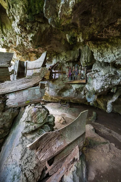 Traditionele begraafplaats in Tana Toraja — Stockfoto