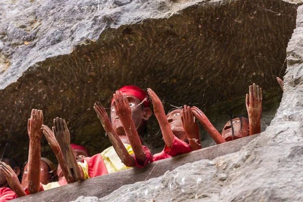 Traditionele begraafplaats in Tana Toraja — Stockfoto