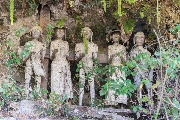 Traditionelle Begräbnisstätte in tana toraja — Stockfoto