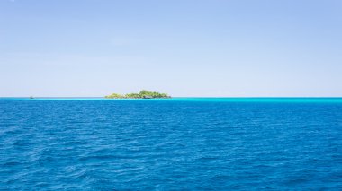 Adacıkları Togian Adaları arasında