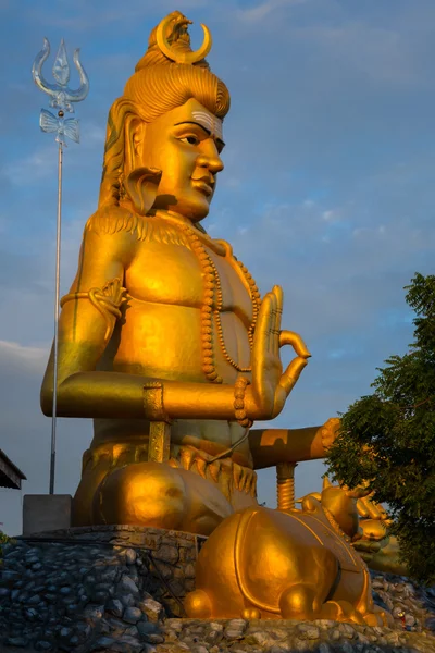 Hindu Isten aranyszobrot. — Stock Fotó